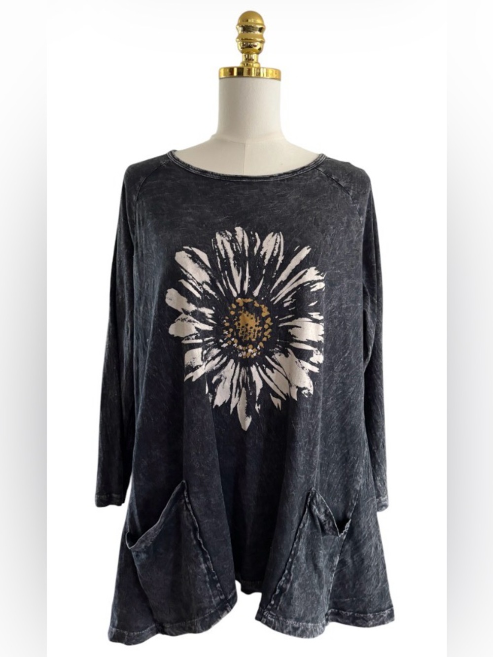 Jess & Jane Washed Black Daisy Pocket Tunic Top Size Medium SKU 8